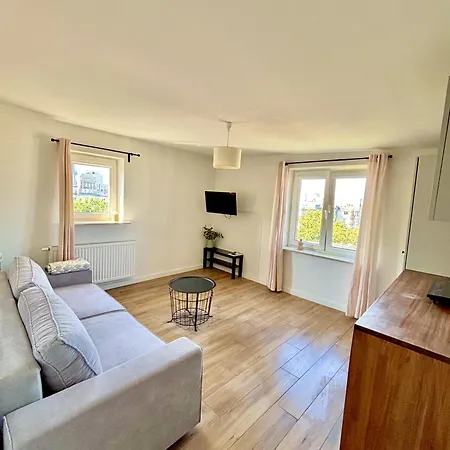Canoe 2-bedroom With View In Apartment